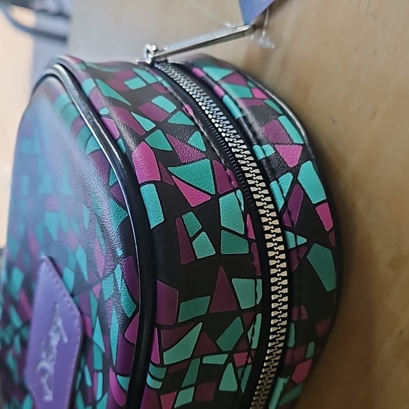 DISNEY URSULA COSMETIC CASE - Picture 8 of 13